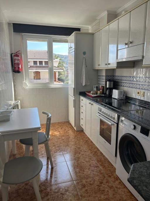 Playa De Berria -Apartamento Con Piscina Y Vistas Al Mar Santoña Exteriér fotografie